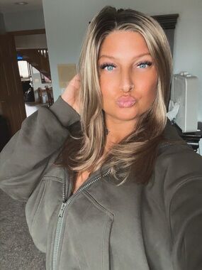 Soft Layered Blonde-Brown Lace Front Wig - Natural Highlights